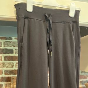 Pre-owned lululemon Joggers Size 4 in Black